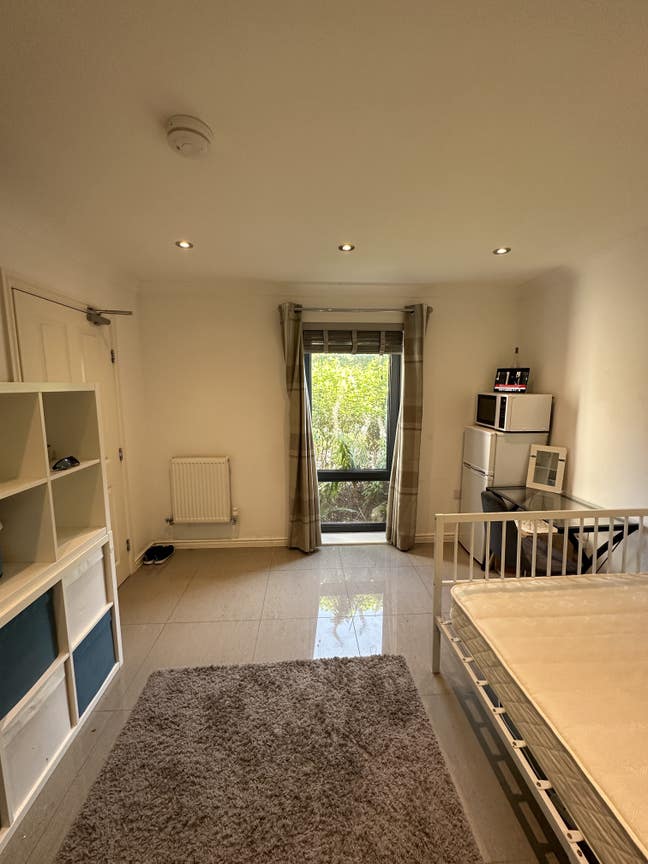 Modern room in new build house on StAndrews Park Main Photo