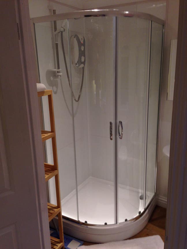 Large annex room with ensuite and kitchen Main Photo