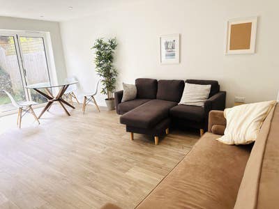 Bright | Whole 4x Double Bedoom House | Bristol Main Photo