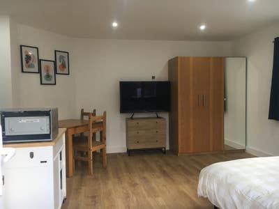 Independent en-suite studio Main Photo