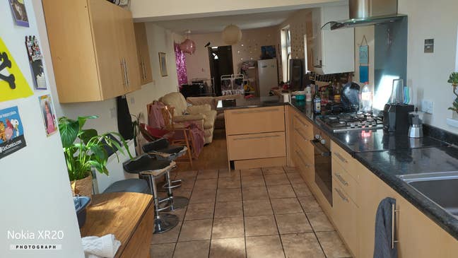 1 Room in Cathys, all inclusive. Short term ok     Main Photo