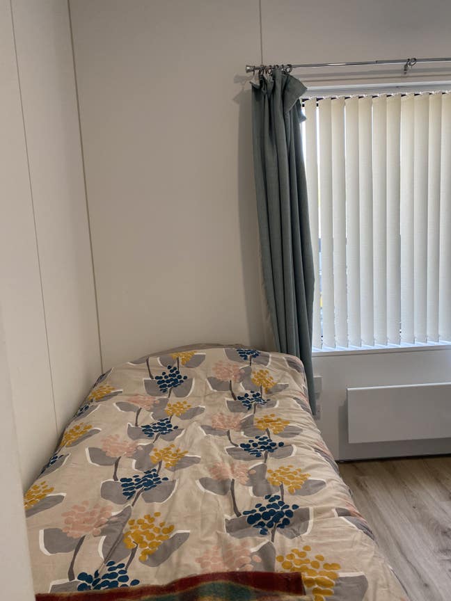 Great room in quiet modern house near city centre Main Photo