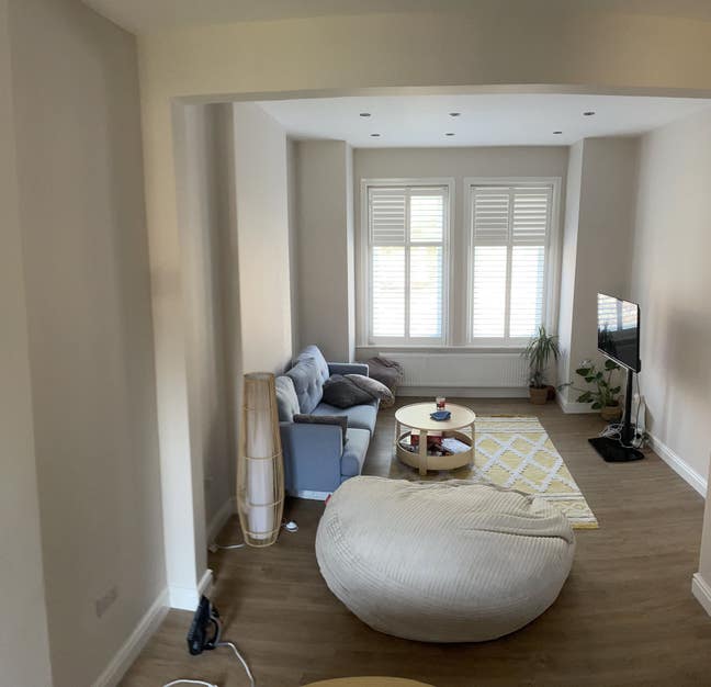  Great room in beautiful friendly house  Main Photo