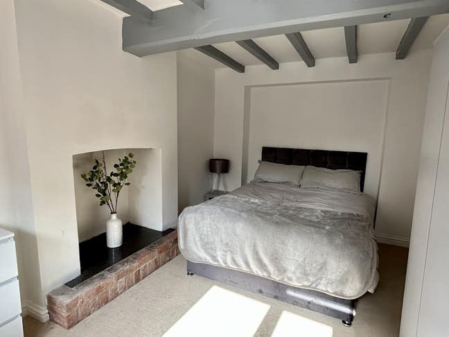 En suite room available. All bills in & parking Main Photo