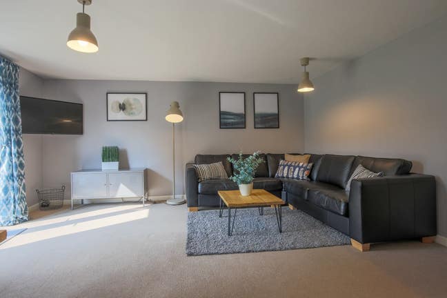 Stylish, Spacious House-Share Near Pride Park 🏡✨ Main Photo