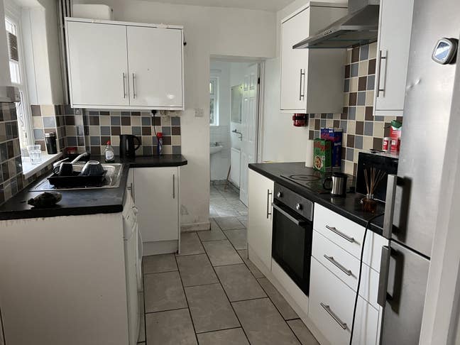 A room available in a shared house  Main Photo