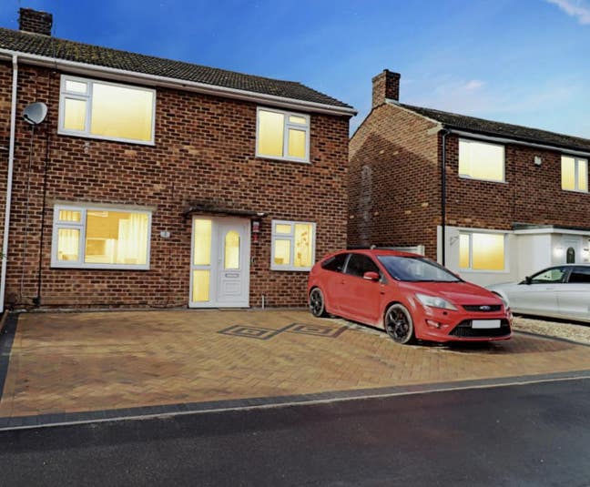 Double En-suite room to let  Main Photo