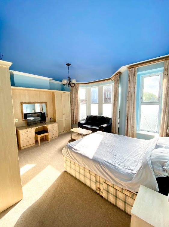 Single room (all inclusive), friendly household  Main Photo