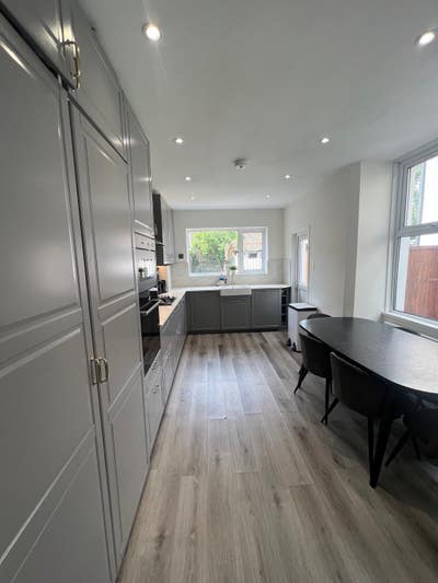 Spacious Bedroom to Let - Plumstead Main Photo