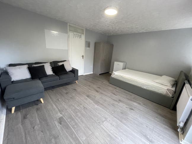 Canning Town E16 Main Photo