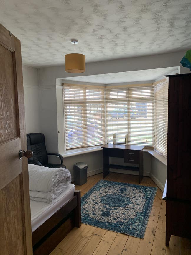 Spacious room available £750 pcm Main Photo