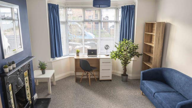 Ensuite with Private Sitting Room, Near Station Main Photo