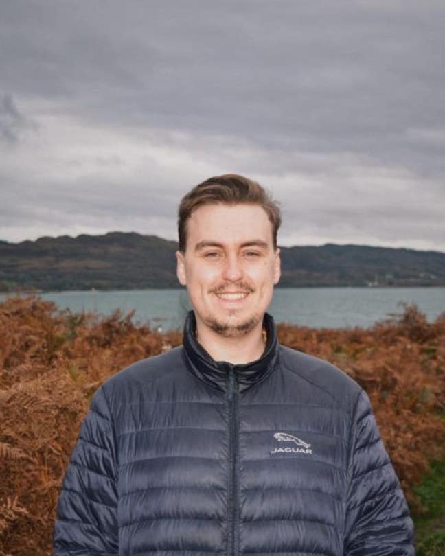 Professional male looking for a room or buddy-up Main Photo