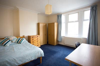 'Partial' en-suite room- close to city. Bills inc  Main Photo