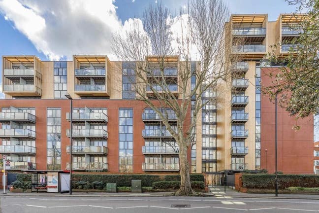 Modern Quiet Apartment Near Transport Links Main Photo