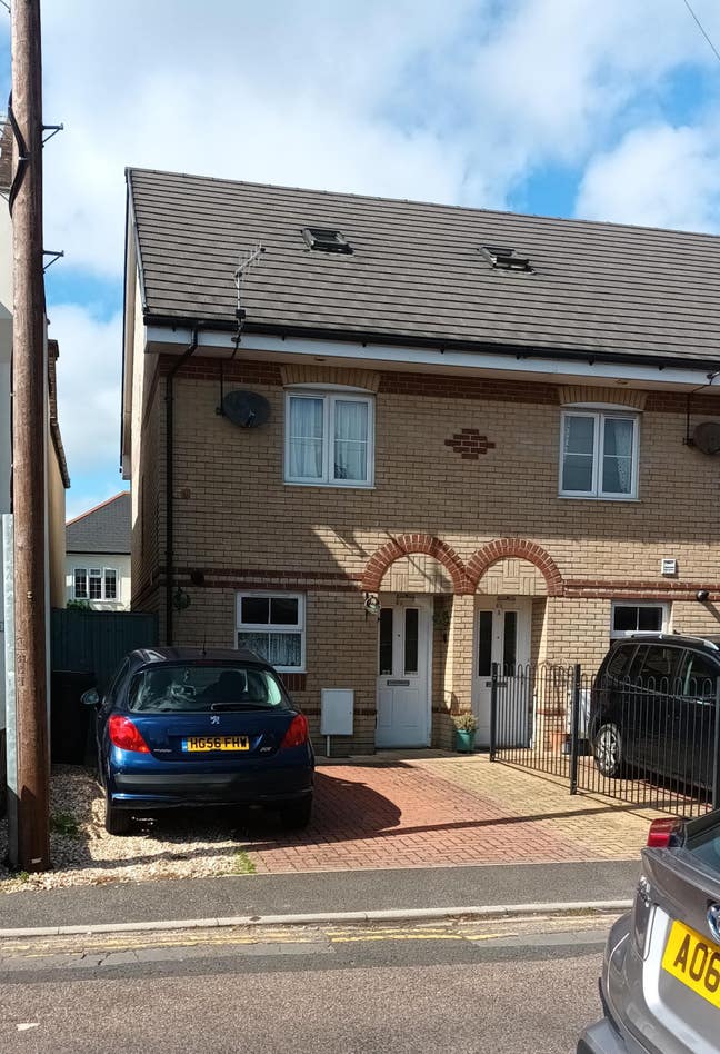 2 rooms including bills Main Photo