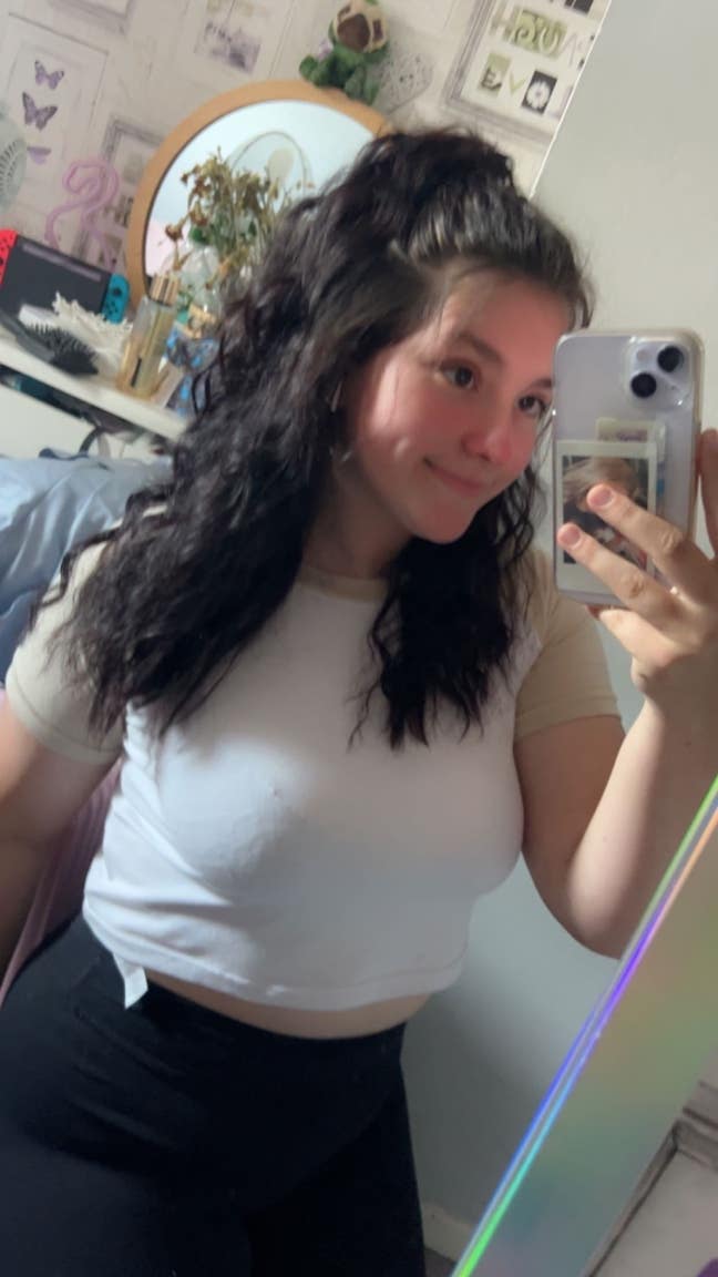 21 year old female looking for a room. Main Photo