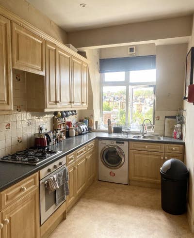 Gorgeous Room Available  Main Photo