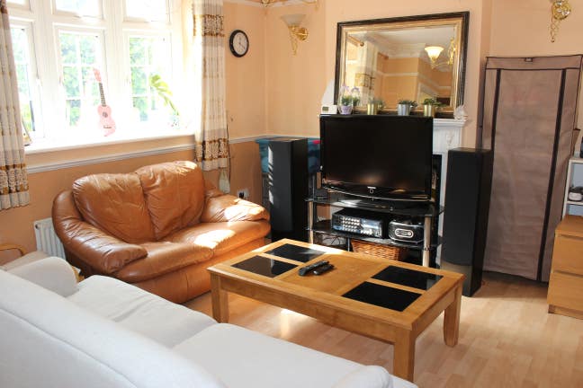 Beautiful Double Room 10mins from Canary Wharf Main Photo