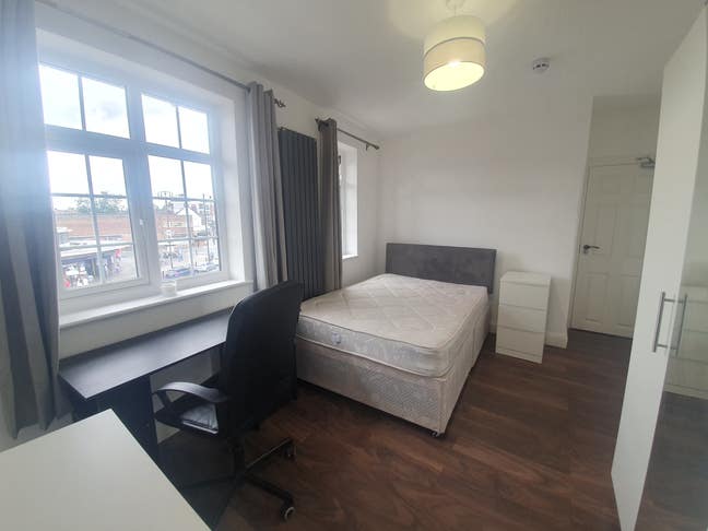 Double Room near Southgate Tube Single Occupancy Main Photo