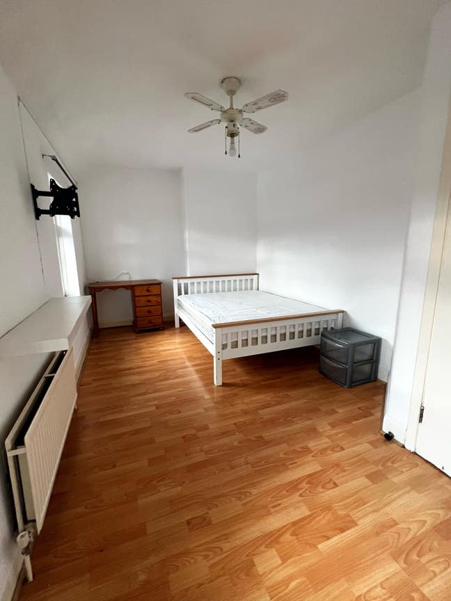 4 Bedroom terraced house to LET in Stratford Main Photo