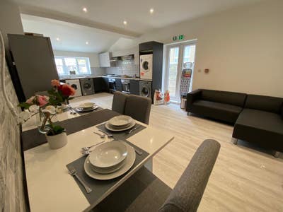 🌟Lovely Double ensuite Available November 🌟 Main Photo