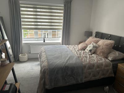 Large double room  with own bathroom in Horsham Main Photo
