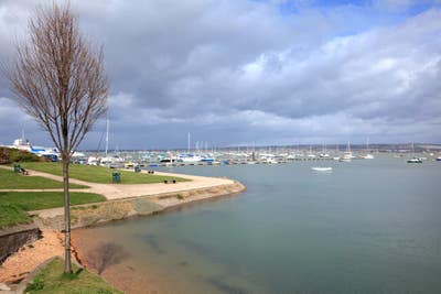 Double room to let in quiet area next to the sea. Main Photo