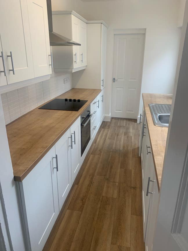 Professional house share, room by room basis.  Main Photo