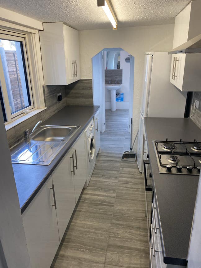 Double room available for 1 person Main Photo