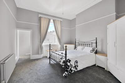 Huge 1 Bedroom Newly Refurbished Flat on Hoe Main Photo