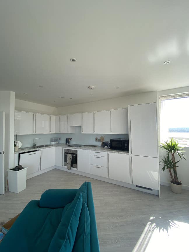 Master Bedroom with en-suite & gym Main Photo