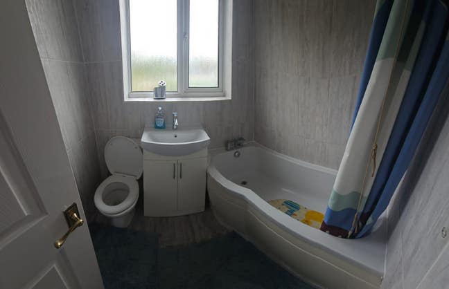 1 Room- Single Bed to let near Heathrow Main Photo