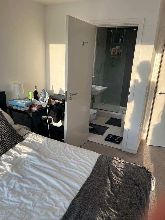 Beautiful En-suite room hear East-Croydon station Main Photo
