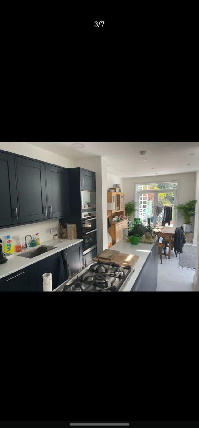 Double Room - Close to Train Station Main Photo