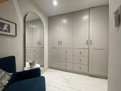 Quirky mezzanine room and en-suite, St Johns Hill Main Photo
