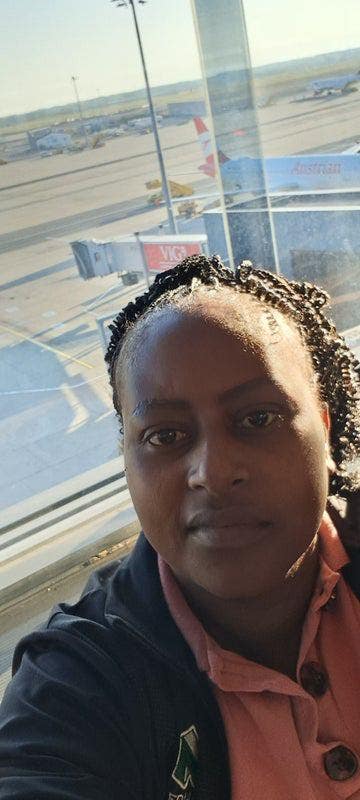 I am a professional female aged 38. I am look... Main Photo