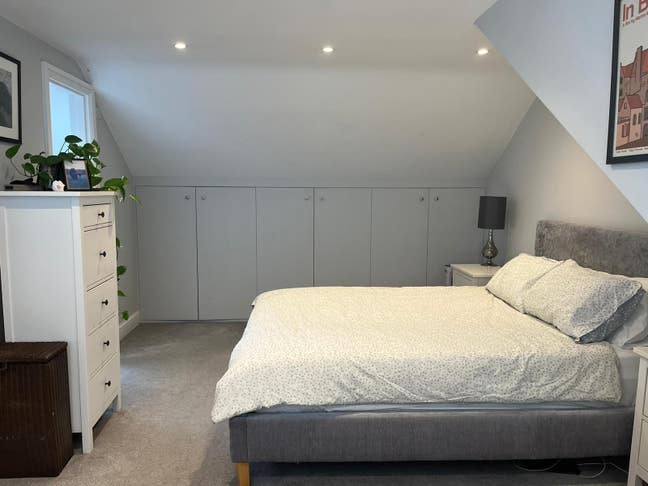 Spacious ensuite double in friendly flat Main Photo