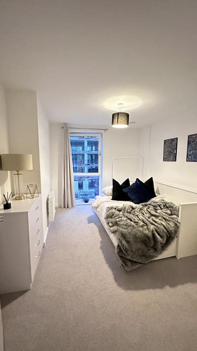 Stylish Double Room for Professional  Main Photo
