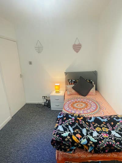 Looking for flatmate for short let Main Photo