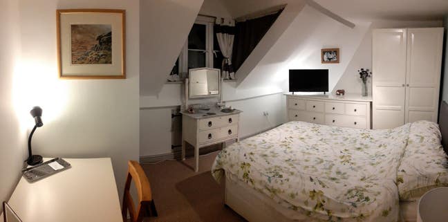 Cozy Room in Large Terraced House  Main Photo