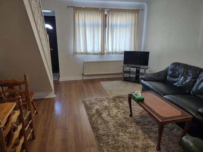 Newly refurbished house near the town centre Main Photo