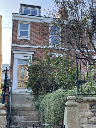 Large attractive attic room all bills included  Main Photo