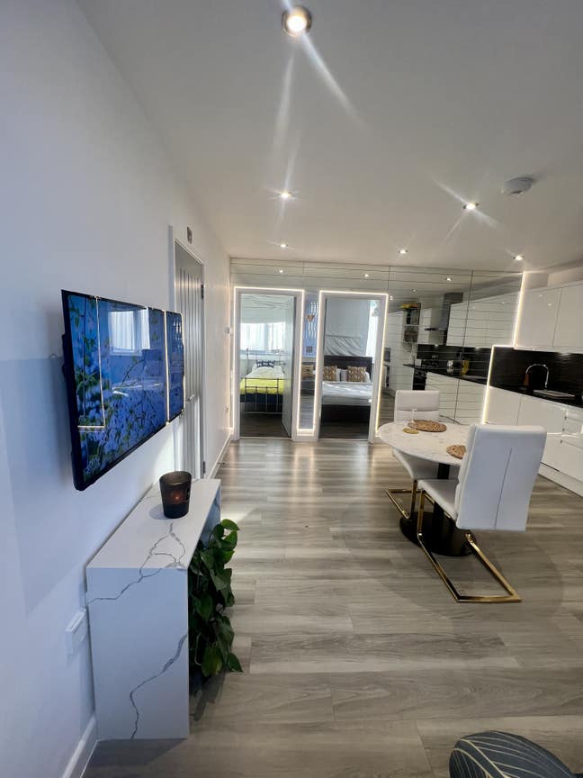 Modern 2 Bedroom Flat for rent near Station Main Photo