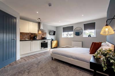 Stunning Studios - City Centre  Main Photo