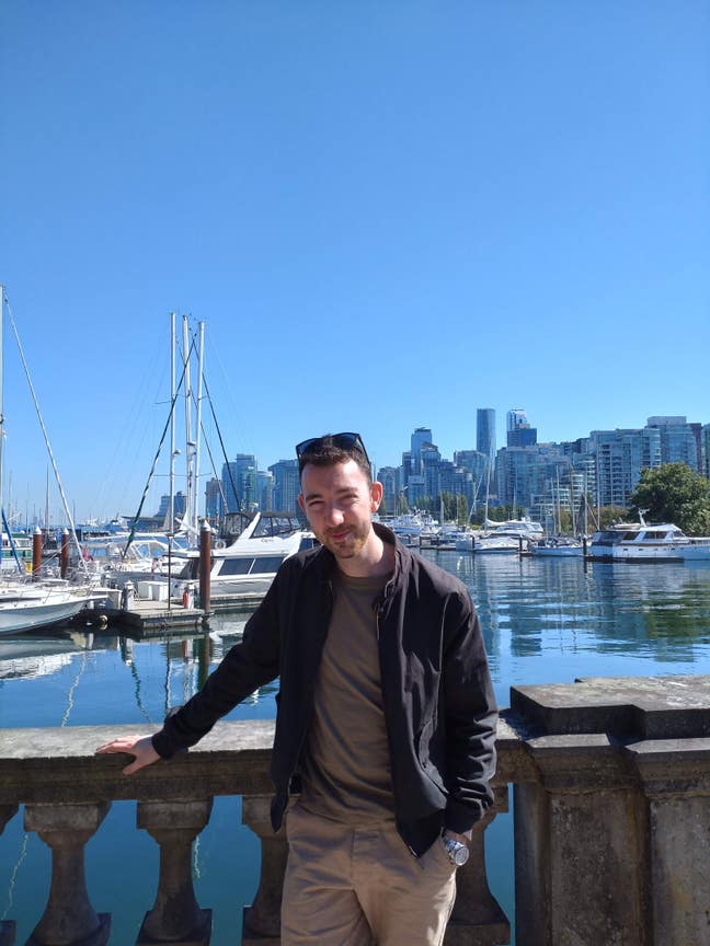 I am a professional male aged 27 looking for ... Main Photo