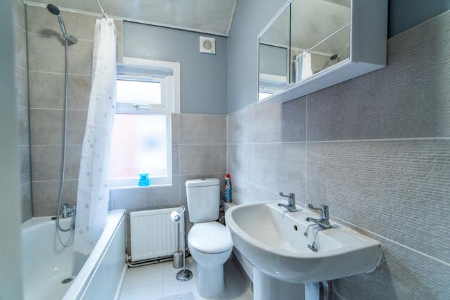 🍂 Autumn Sale! 🍂 Spacious Room in RG1 Main Photo