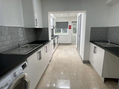 Brand New Double En Suite Rooms Available!  Main Photo