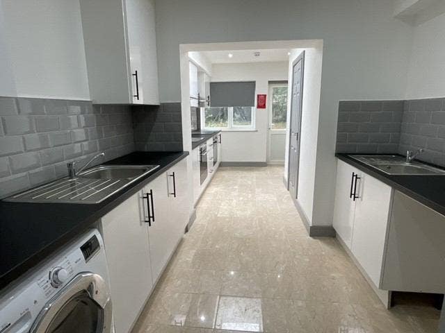 Brand New Double En Suite Rooms Available!  Main Photo