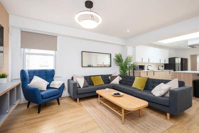 Modern Fully Furnished Double Room in Gillingham Main Photo